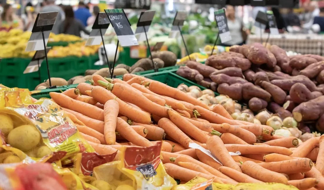 Cenoura, batata e cebola, são alguns dos itens que mais subiram em fevereiro, ao lado do arroz e da manga - Foto: Celso Tavares/G1