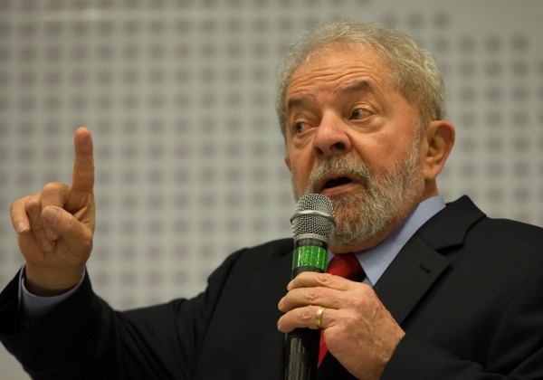 Lula faz churrasco com ministros e líderes do governo no Alvorada para tratar de pautas no Congresso 