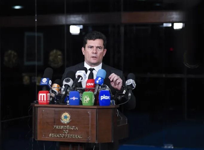 Sérgio Moro fica a um voto de escapar da cassação