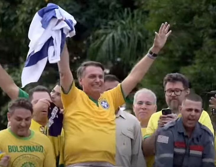 "Nenhum mal é eterno": Bolsonaro reúne milhares em ato e fala em 'abuso de alguns' no país