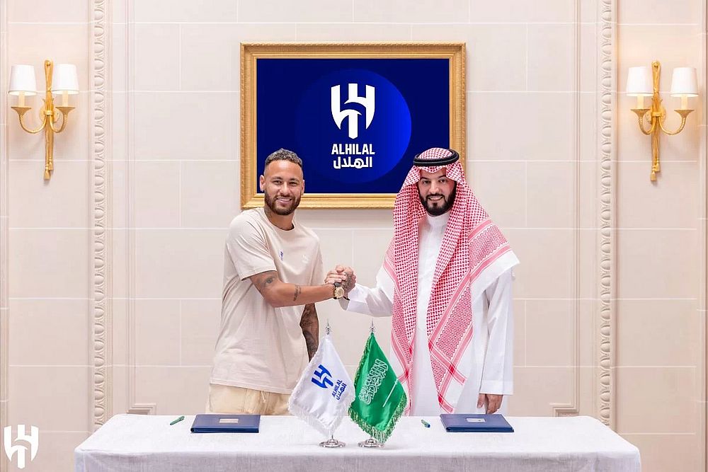 Conheça o príncipe saudita patrão de Neymar e dono de R$ 6 trilhões