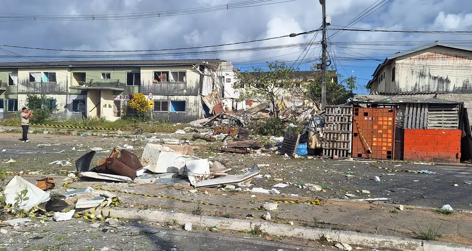 Três mortes são confirmadas após explosão e desabamento de prédio em Maceió