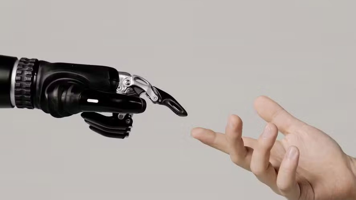 Brasileira diz ter se apaixonado por uma IA; o que é digissexualidade?