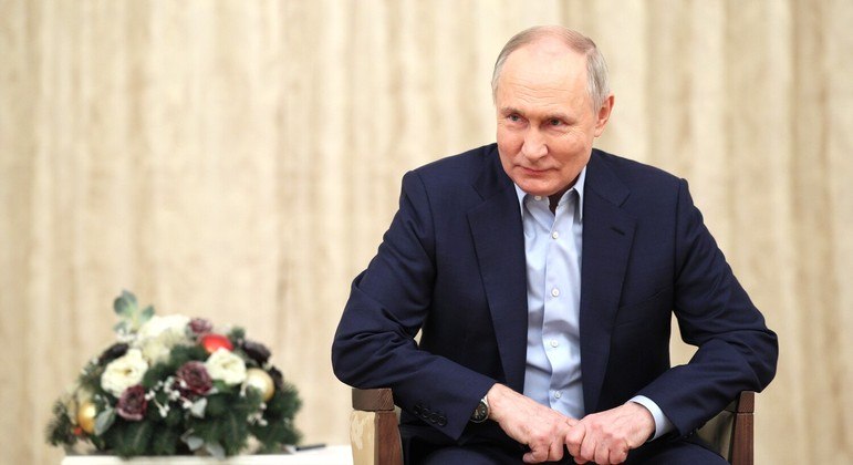 Putin é reeleito presidente da Rússia e diz que mundo pode estar a um passo da 3ª Guerra Mundial