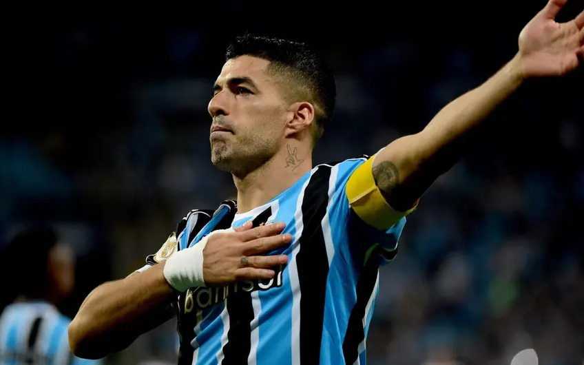 Suárez marca em despedida e Grêmio bate o Vasco pela Série A