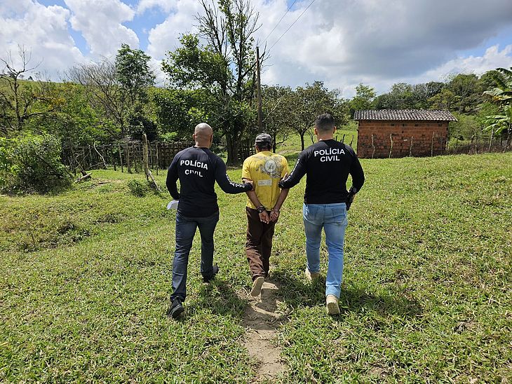 Foragido de PE é preso em AL após matar vizinho a facadas por ciúmes