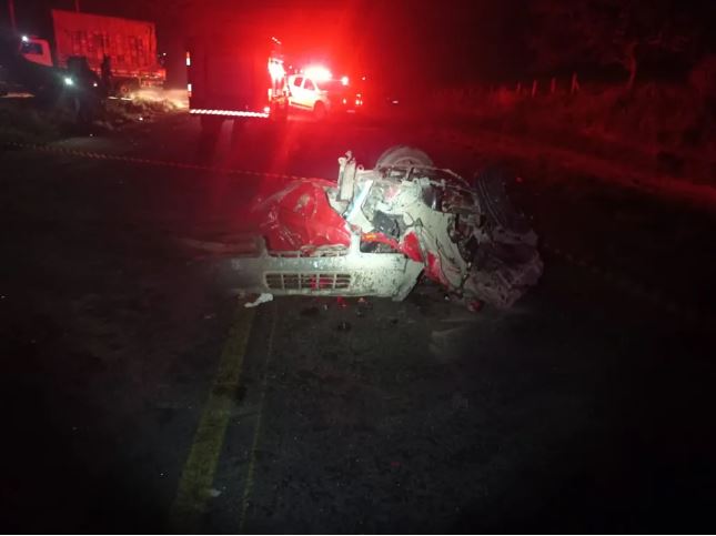 Uno envolvido em acidente com outros dois carros na AL-115, em Igaci — Foto: BPRv-Arapiraca