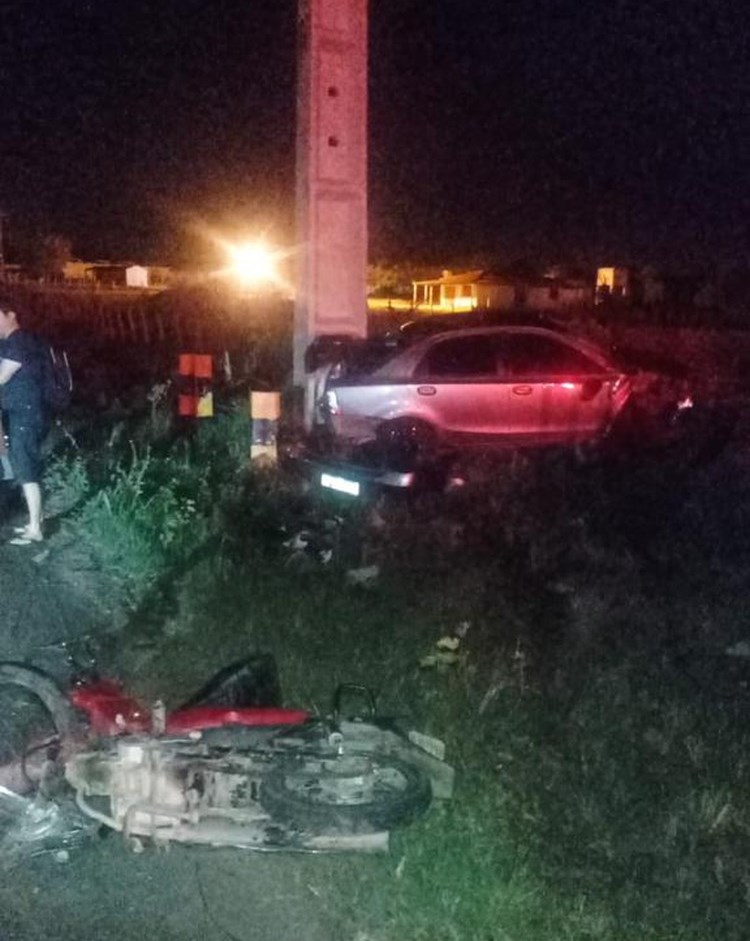 Motociclista trafega na contramão e morre após colisão com carro