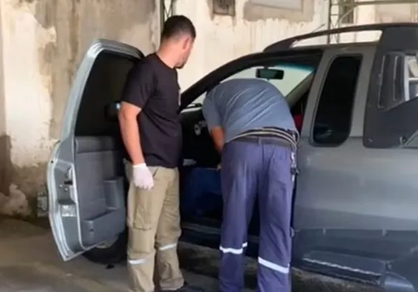 Idoso é encontrado morto dentro de carro estacionado no centro de Maceió com mais de R$ 5 mil dentro do veículo