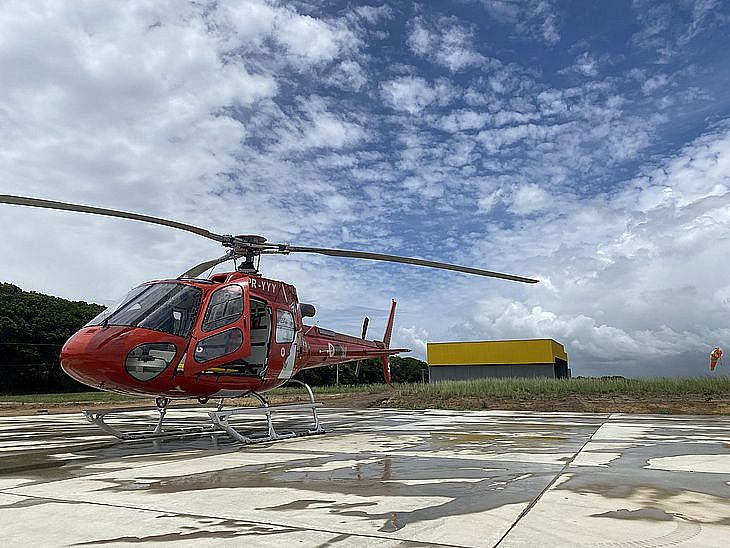 Dois alunos do curso de formação da PM se afogam e são socorridos por helicóptero do CB na Praia da Avenida