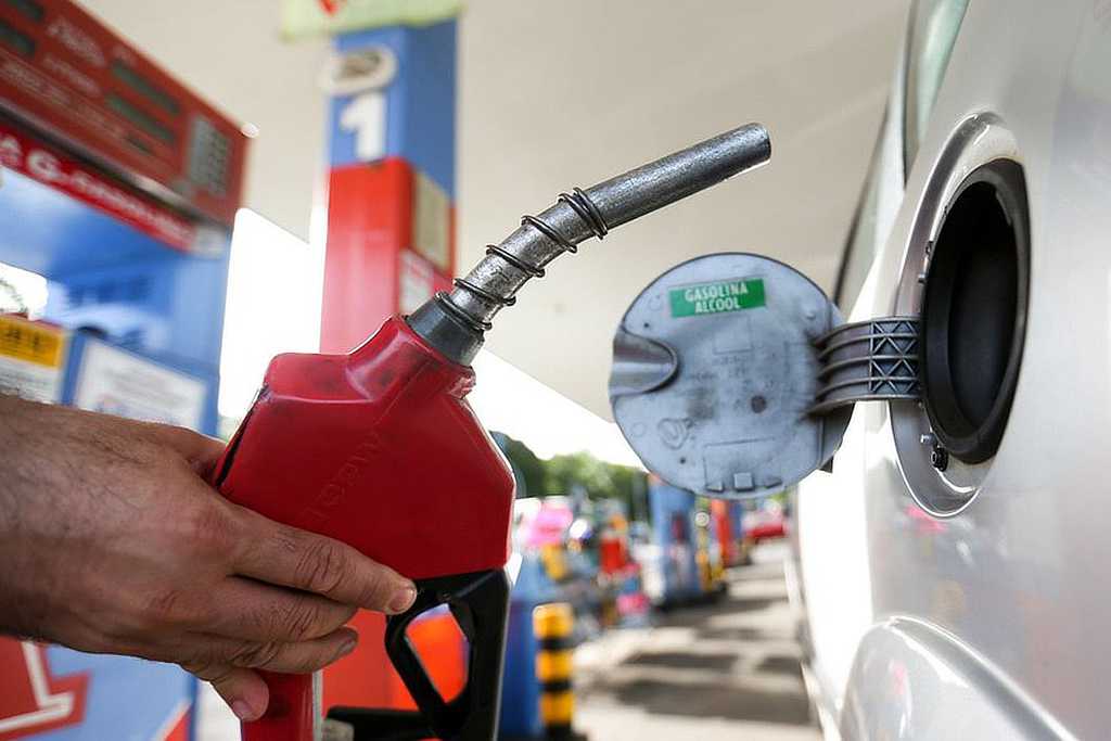 Petrobras anuncia nova redução no preço da gasolina