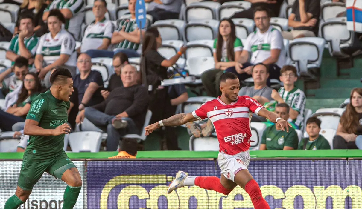 CRB leva gol do Coxa nos acréscimos e é derrotado por 2 a 1, pela Série B