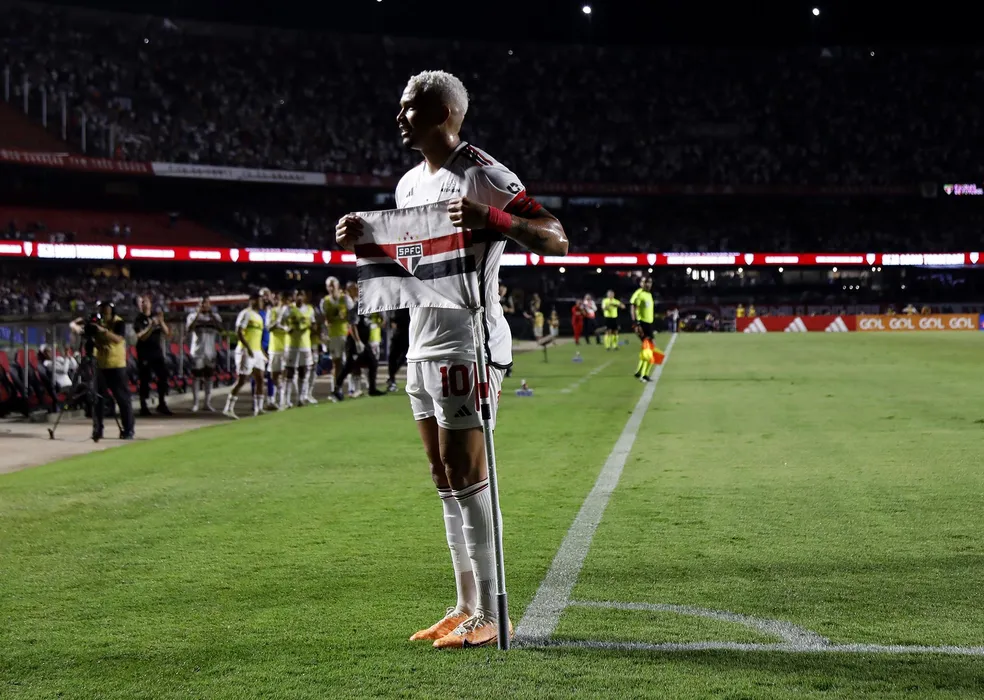 Luciano renovou com o Tricolor até o fim de 2026 — Foto: Rubens Chiri e Paulo Pinto/Saopaulofc.net