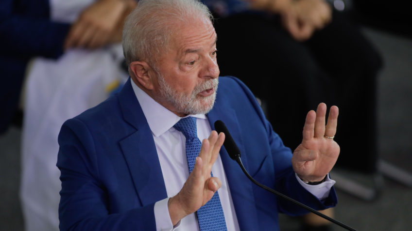 Governo Lula anuncia fim do pagamento do 13º do Bolsa Família