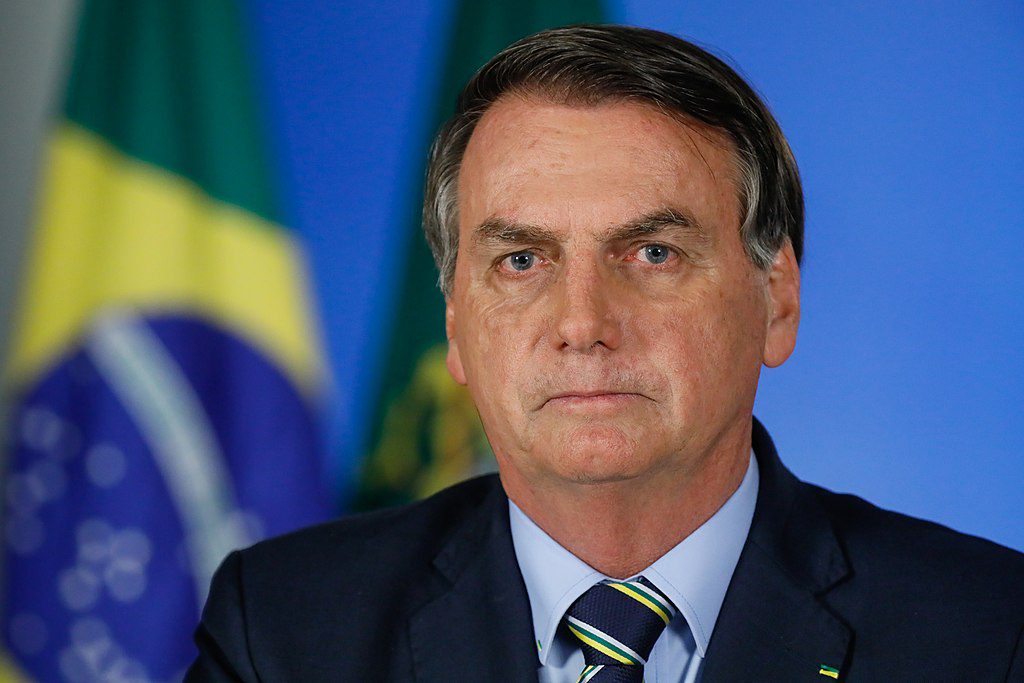 Bolsonaro diz estar à disposição para dar esclarecimentos e ouve coro por sua volta