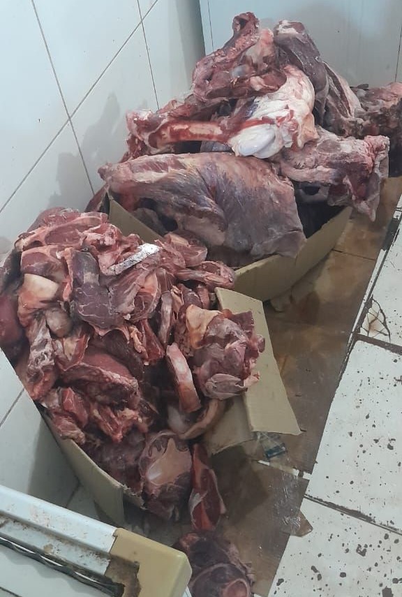 Vigilância Sanitária apreende carne imprópria para o consumo humano, em Palmeira