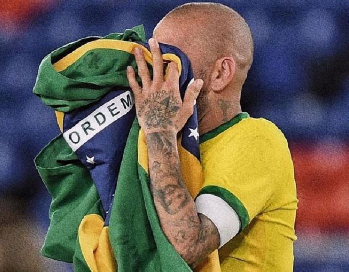 Daniel Alves não foi convocado para defender a seleção nos amistosos contra Gana e Tunísia