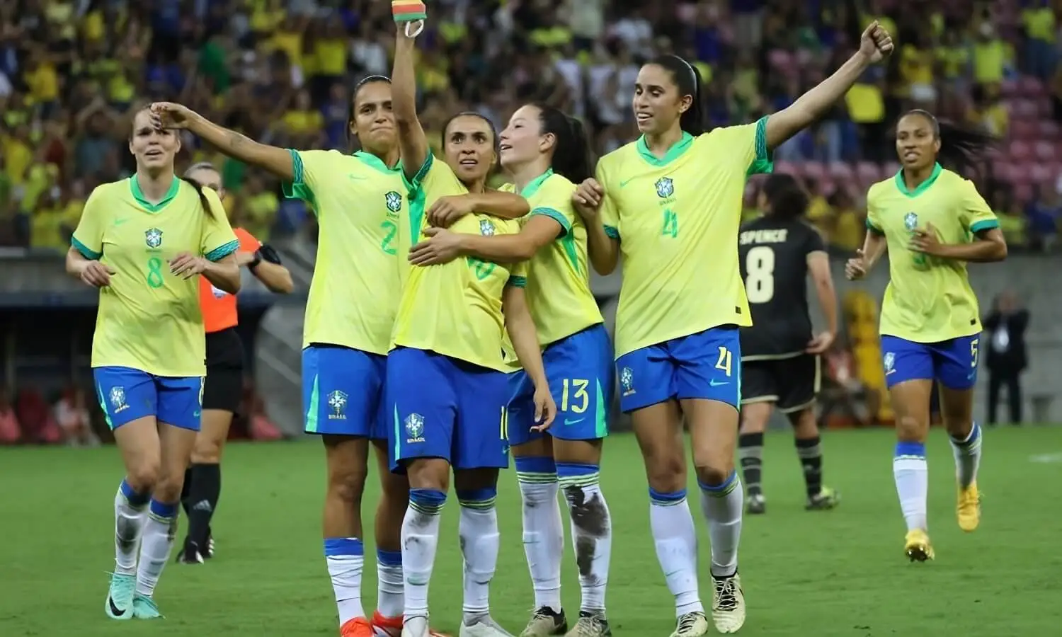 Alagoana Marta marca dois na goleada do Brasil sobre a Jamaica