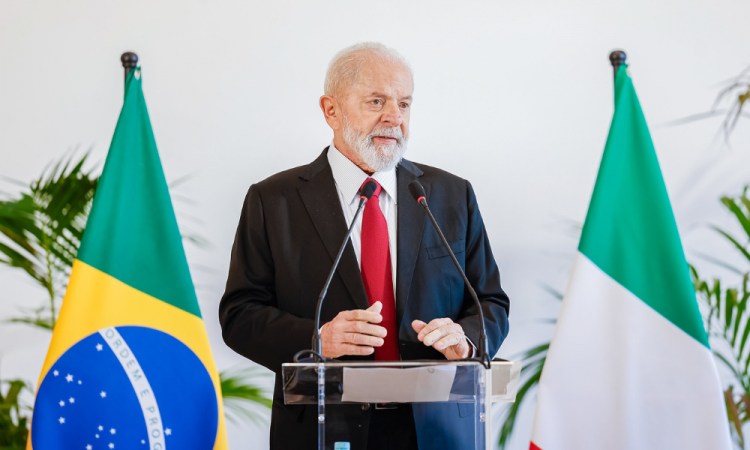 Lula discute gastos públicos com ministros e se surpreende com queda na carga tributária