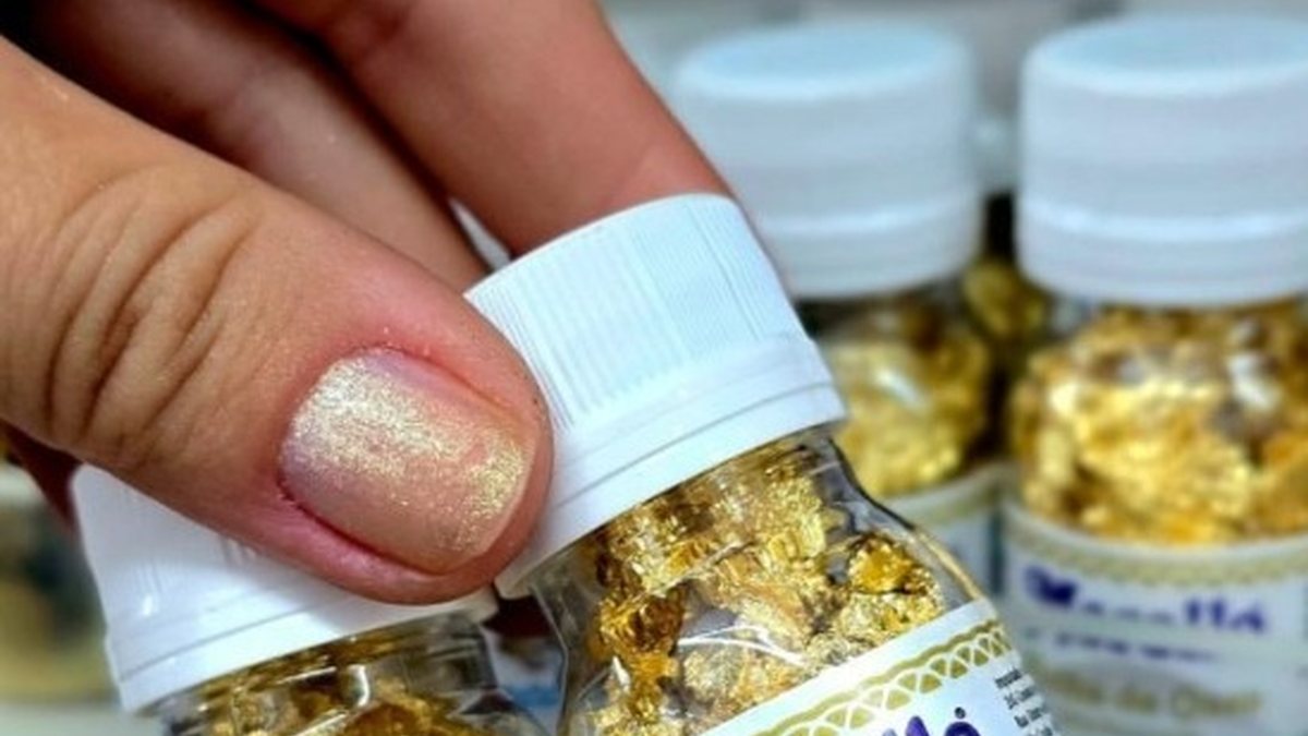 Anvisa suspende glitter e folhas de ouro comestíveis que continham plástico