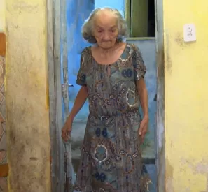 Idosa de 92 anos que vive sozinha em São Paulo procura por família em Alagoas