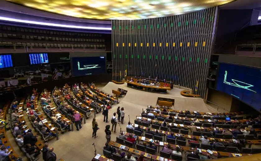 Três deputados federais de Alagoas estão entre os parlamentares com 100% de presença na Câmara