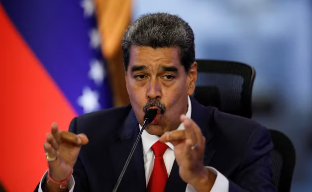 Maduro ataca WhatsApp e pede que população desinstale aplicativo