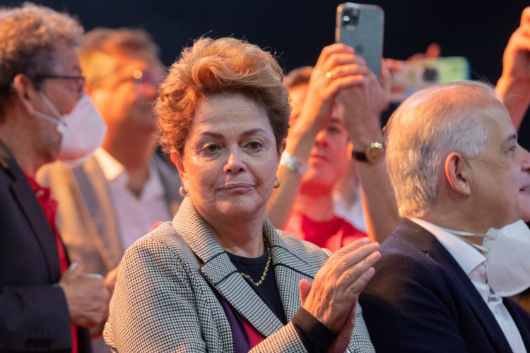 Dilma deve assumir comando do Banco do Brics com salário milionário