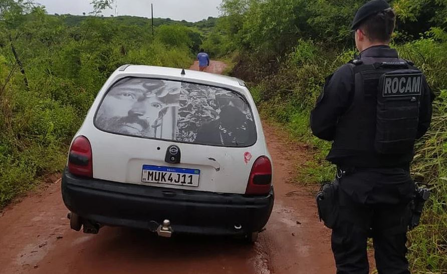 Veículo foi encontrado em estrada vicinal na Serra das Espias. - Foto: reprodução