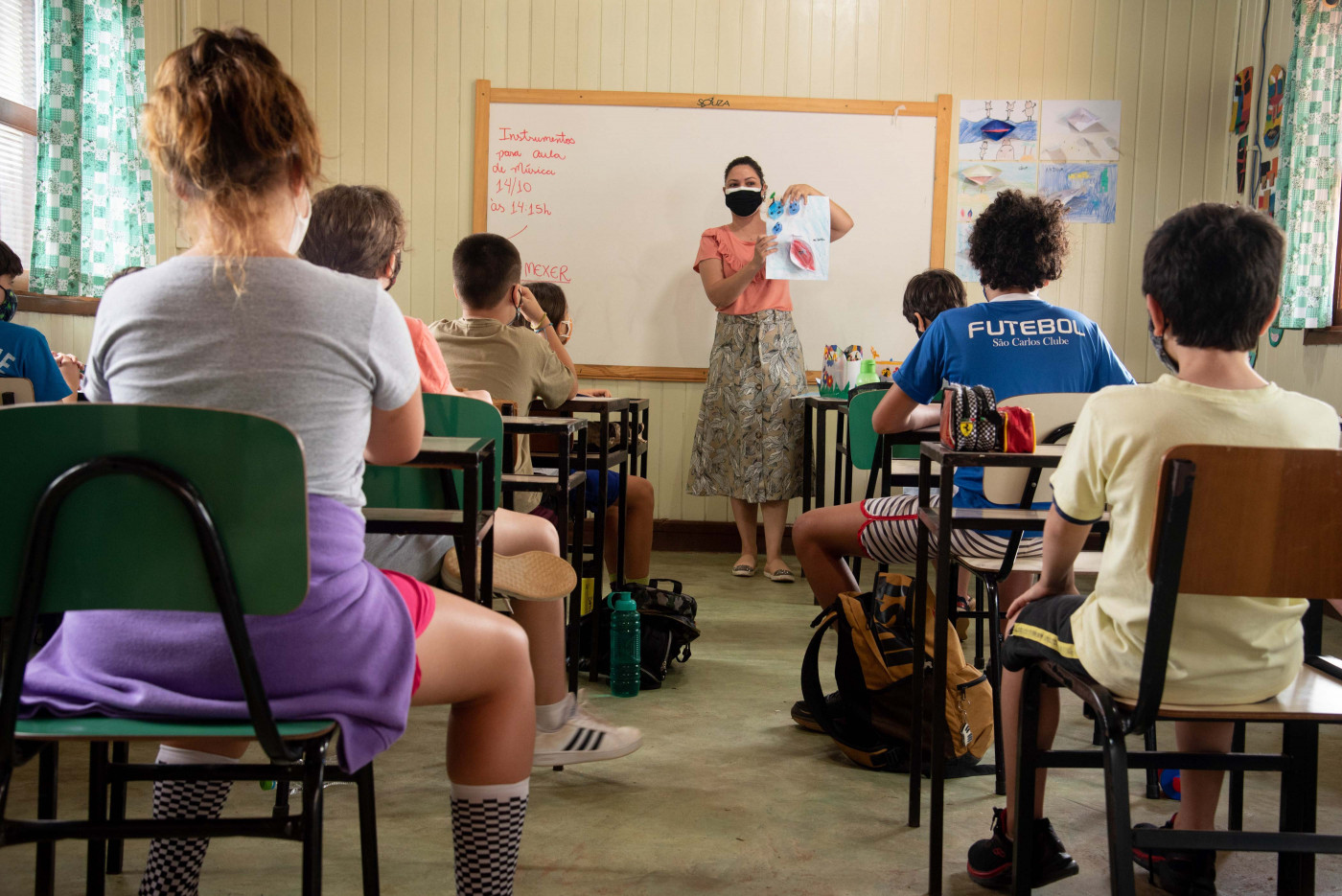 Professores do ensino fundamental sofrem com sobrecarga de alunos, mostra estudo