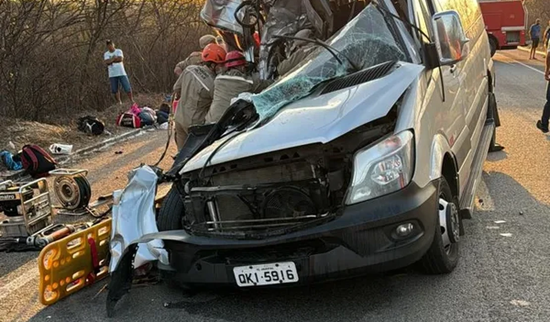 Sete pessoas da mesma família, que voltavam de velório em Arapiraca, morrem na BR 316