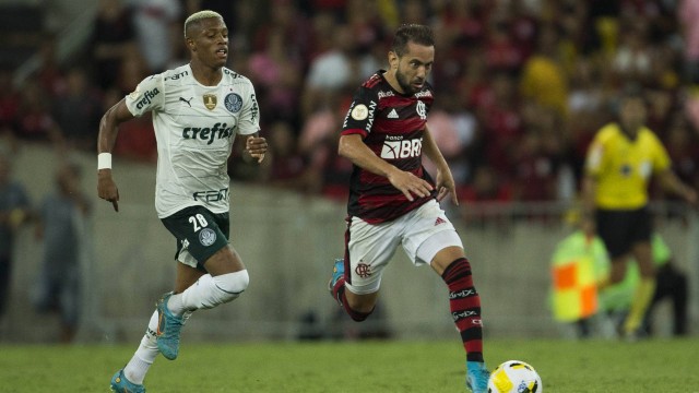 Com campanhas idênticas, Flamengo e Palmeiras superam anos em que foram campeões da Libertadores