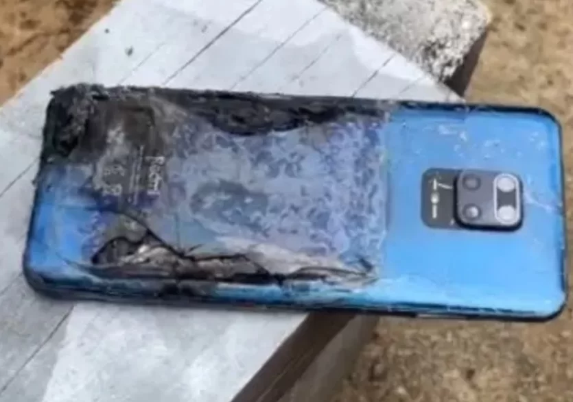 Celular explode e queima perna de homem 