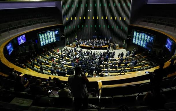 Faltas custaram R$ 3,6 mi a deputados federais. Veja quem mais perdeu