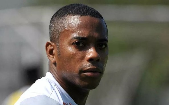 STJ convoca Robinho para discutir cumprimento de pena por estupro