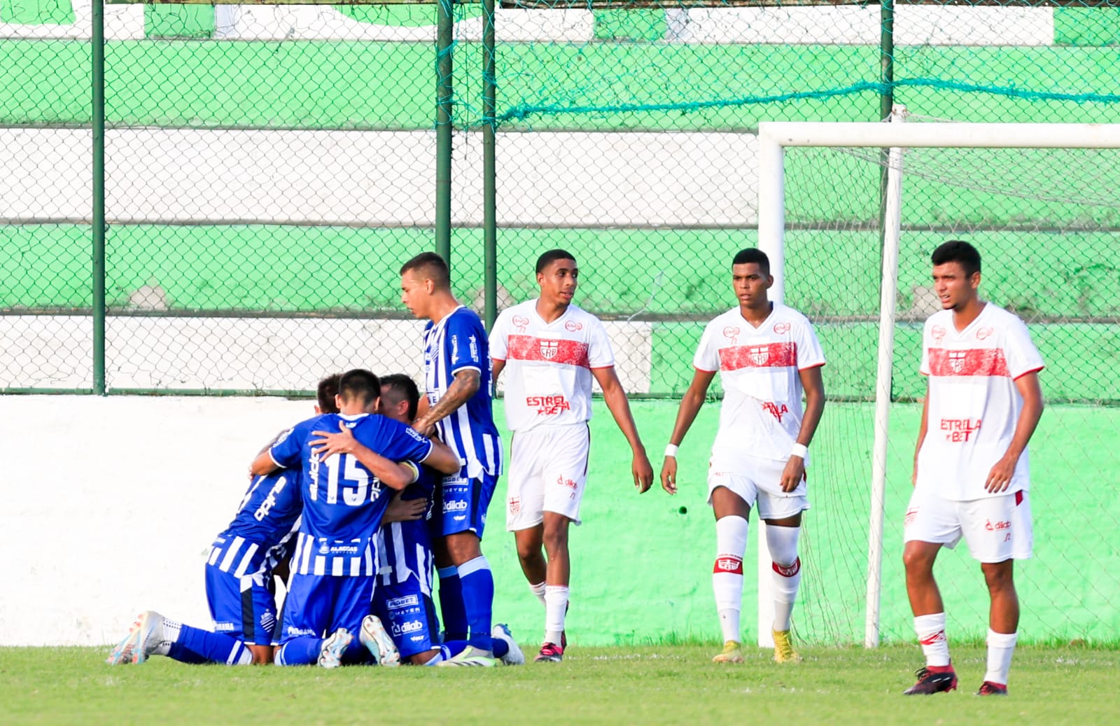 Com gol de pênalti, CSA vence meninada do CRB na Copa Alagoas