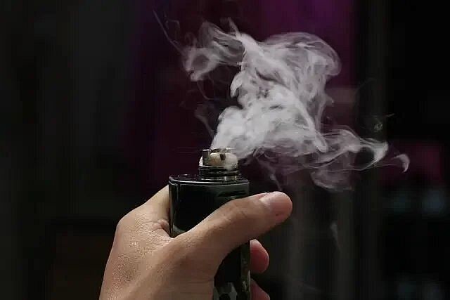 Técnico de enfermagem de 22 anos tem pulmão perfurado após uso de vape