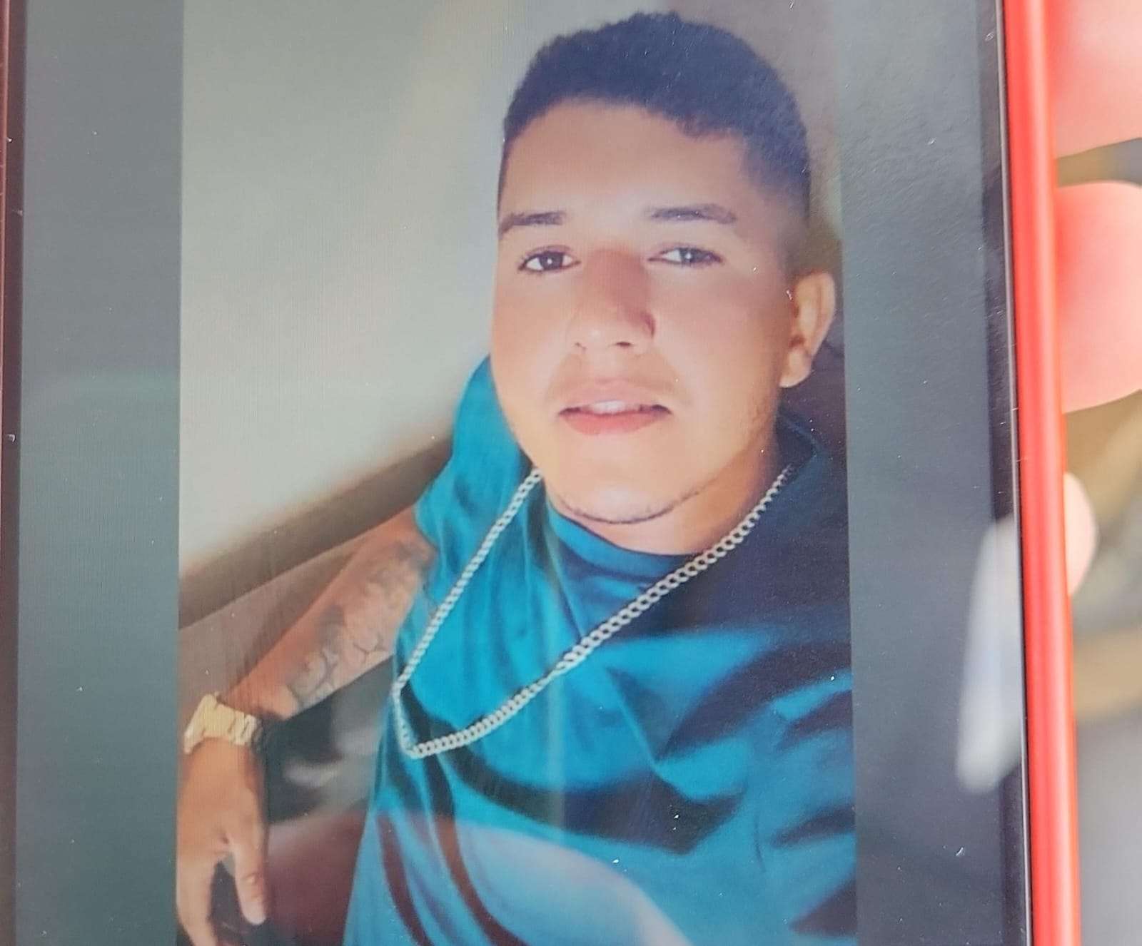 Erivanio Dias Feitosa foi assassinado com golpes de arma branca na madrugada deste domingo (29) - Foto: Reprodução