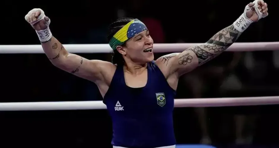 Bia Ferreira é bronze no boxe após nova derrota para algoz de Tóquio