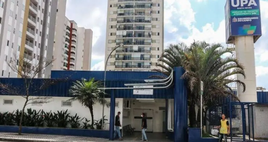 Bebê é abandonado em hospital junto de bilhete: 'cuidem bem dele'