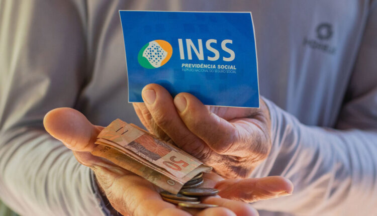 Aposentadorias vão aumentar 3,71% e teto do INSS subirá para R$ 7.786