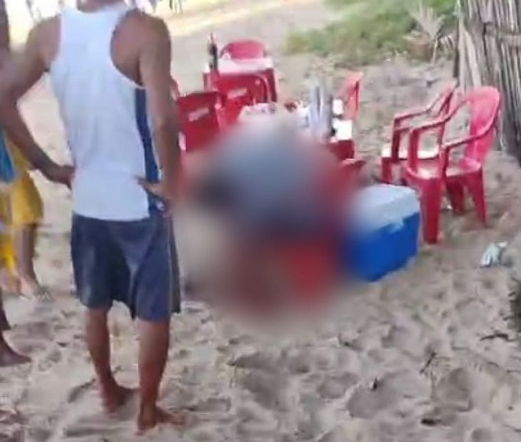 Homem é assassinado a tiros após discussão em bar na praia de Garça Torta