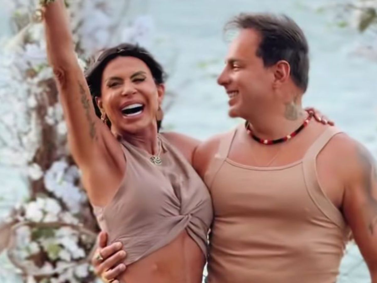 Gretchen renova votos de casamento na praia e rouba a cena com Esdras