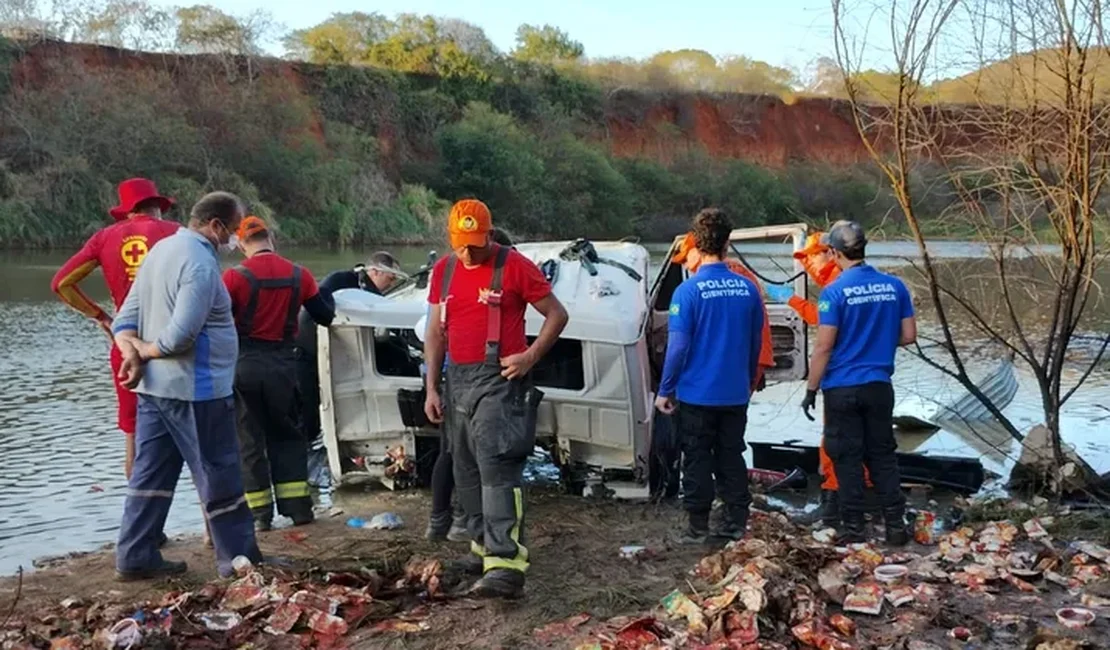 Motorista de carreta que caiu em açude na Serra das Pias é identificado; vítima é do estado da Bahia