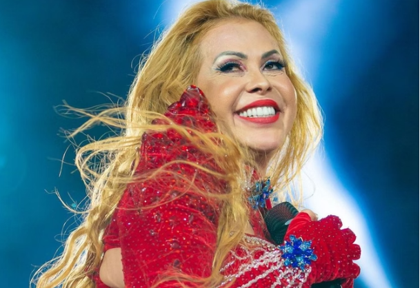 Faltando 1 mês para o embarque, fãs voltam a cobrar Joelma sobre navio