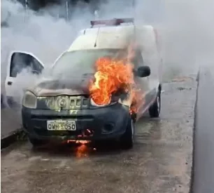 Incêndio destrói ambulância de prefeitura na AL-110