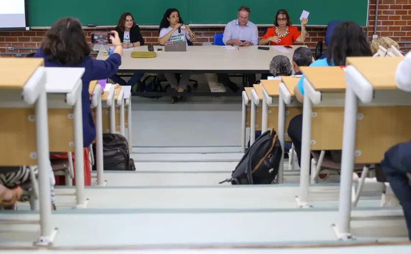 Fim da greve: Professores e técnicos federais assinam acordo com governo