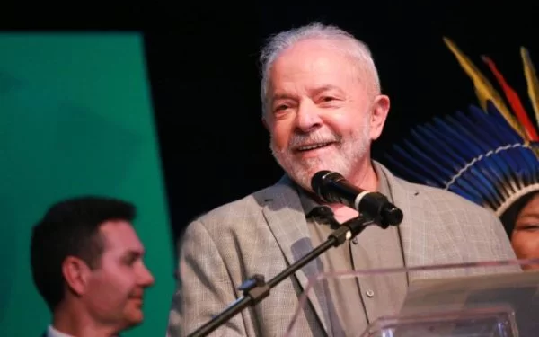 Lula cancela agenda pública e pode definir reforma ministerial