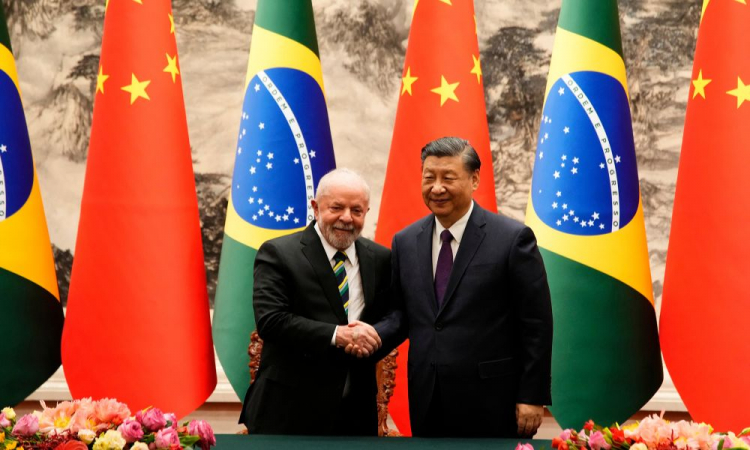 Americanos criticam aproximação de Lula com a China