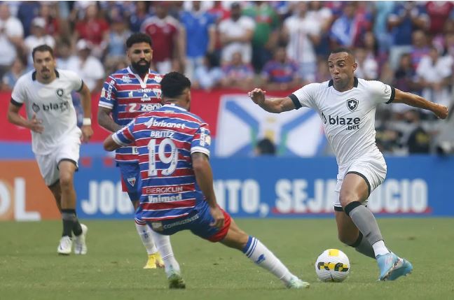 Botafogo surpreendeu ao derrotar, com facilidade, o ascendente Fortaleza